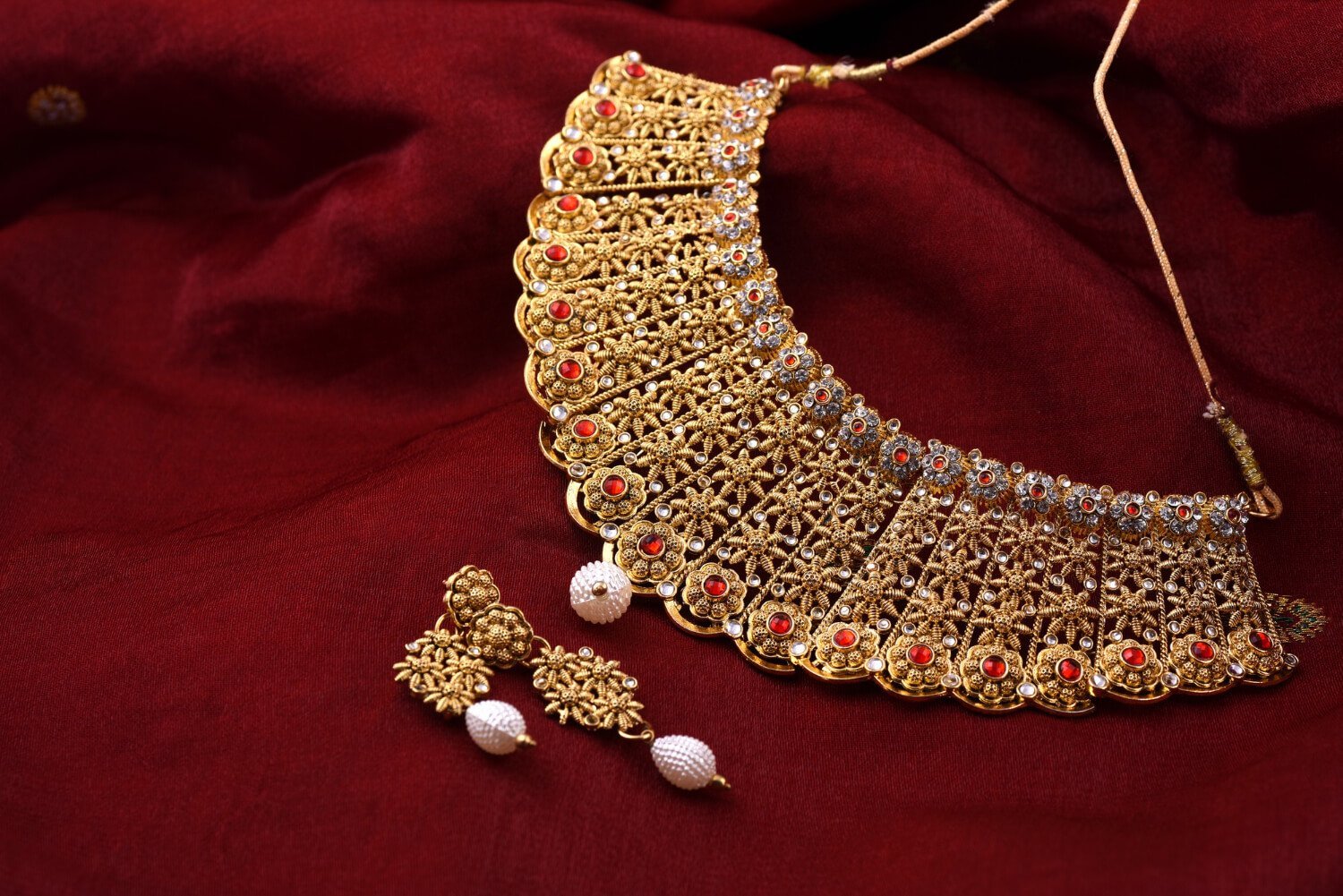 White Golden Pendants Sets and Necklaces