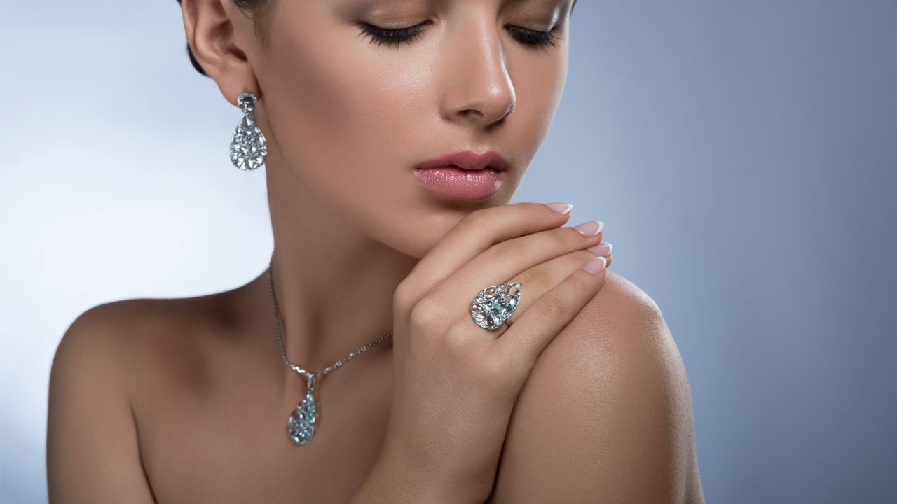 Matching Jewellery Sets with your Outwear