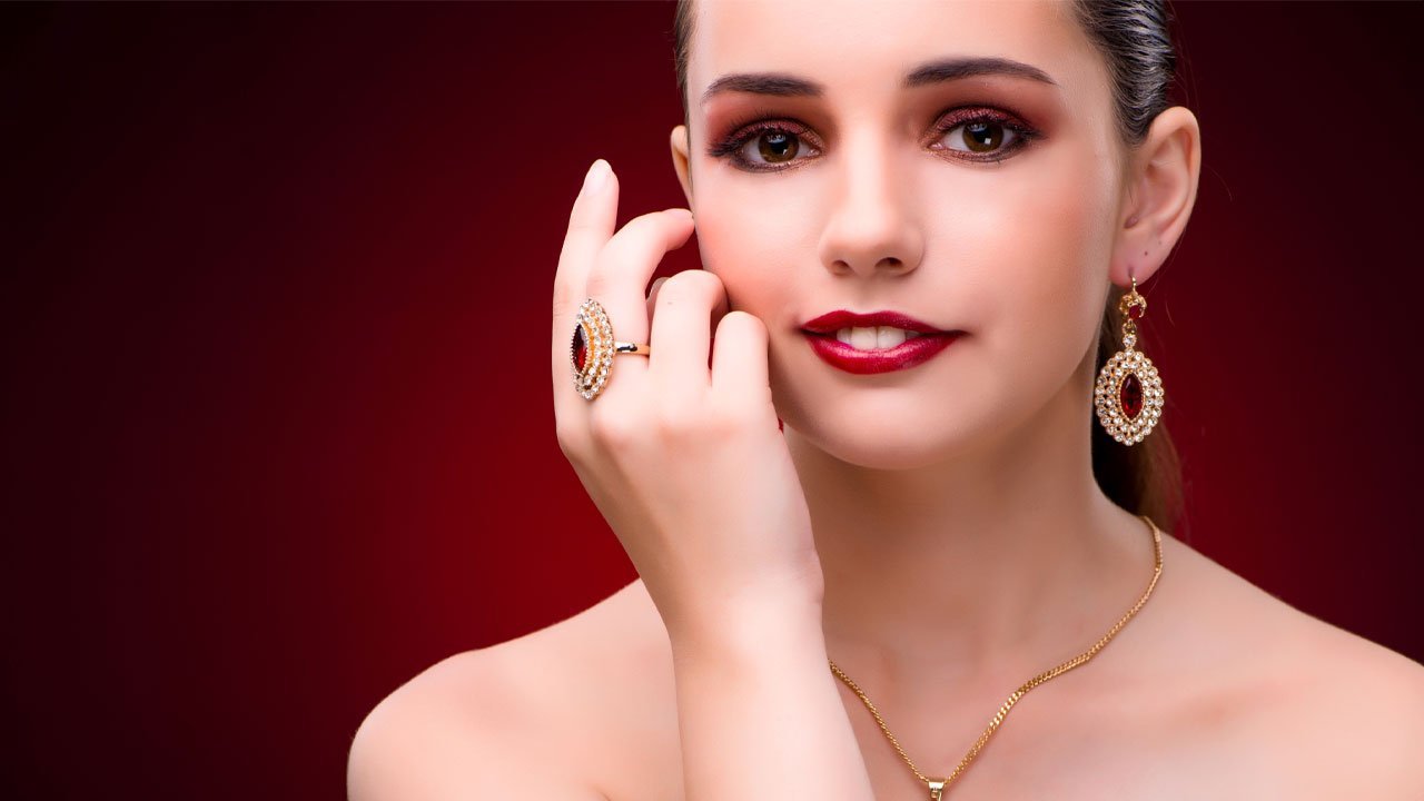white-golden-pendants-sets-and-necklaces with earing